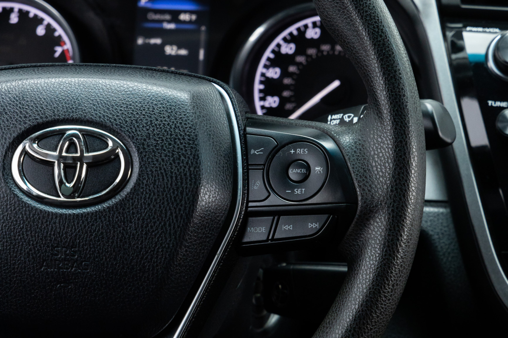 Toyota Camry LE 2017 фото 19