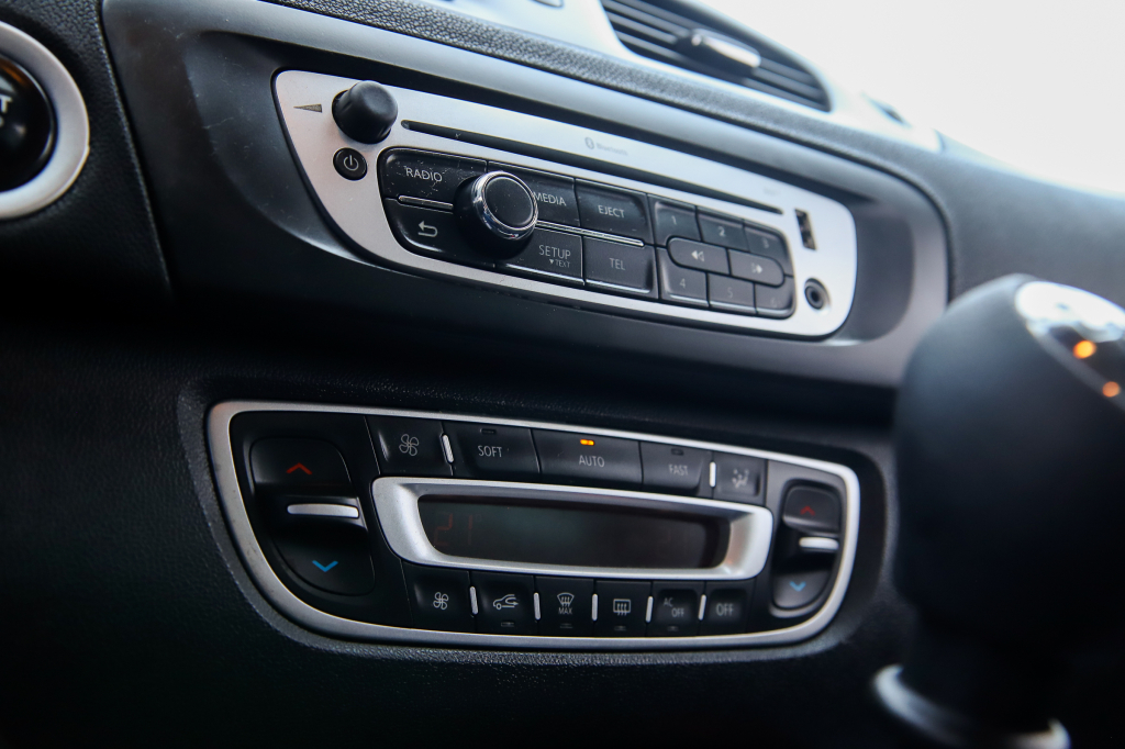 Renault Scenic 2015 фото 28