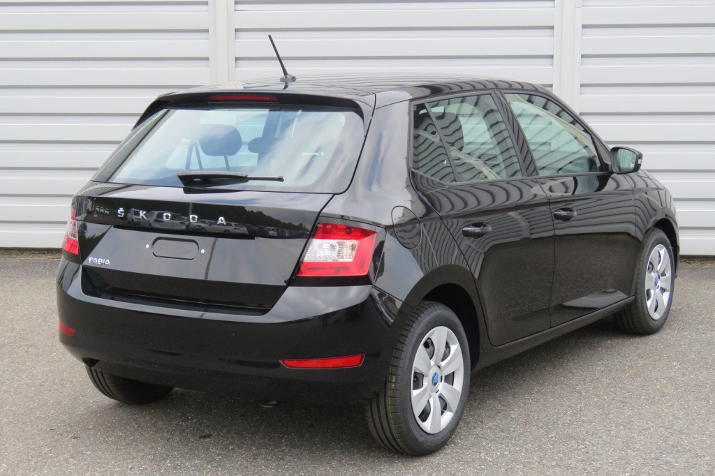 Skoda Fabia 2021 фото 2