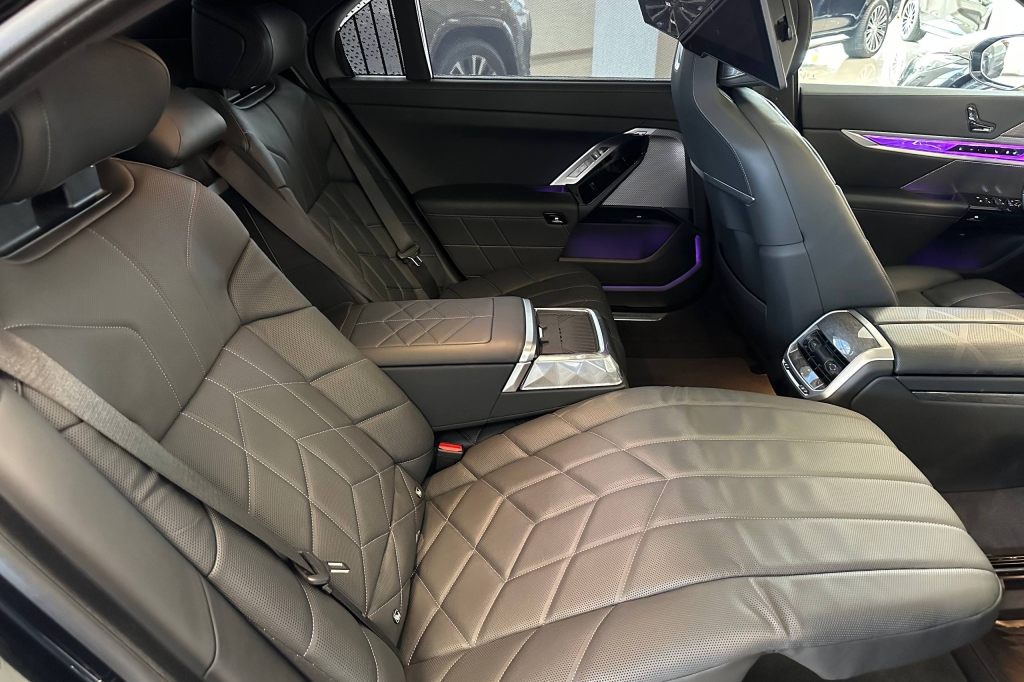 BMW 7 Series 760e  2023 photo 15