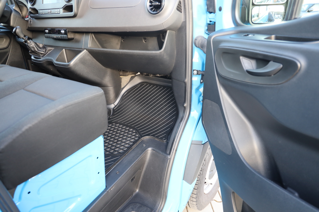 Mercedes-Benz Sprinter 2023 фото 29