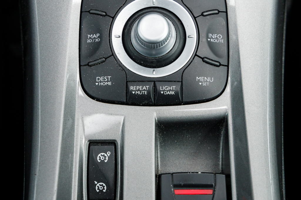 Renault Laguna III 2011 photo 17