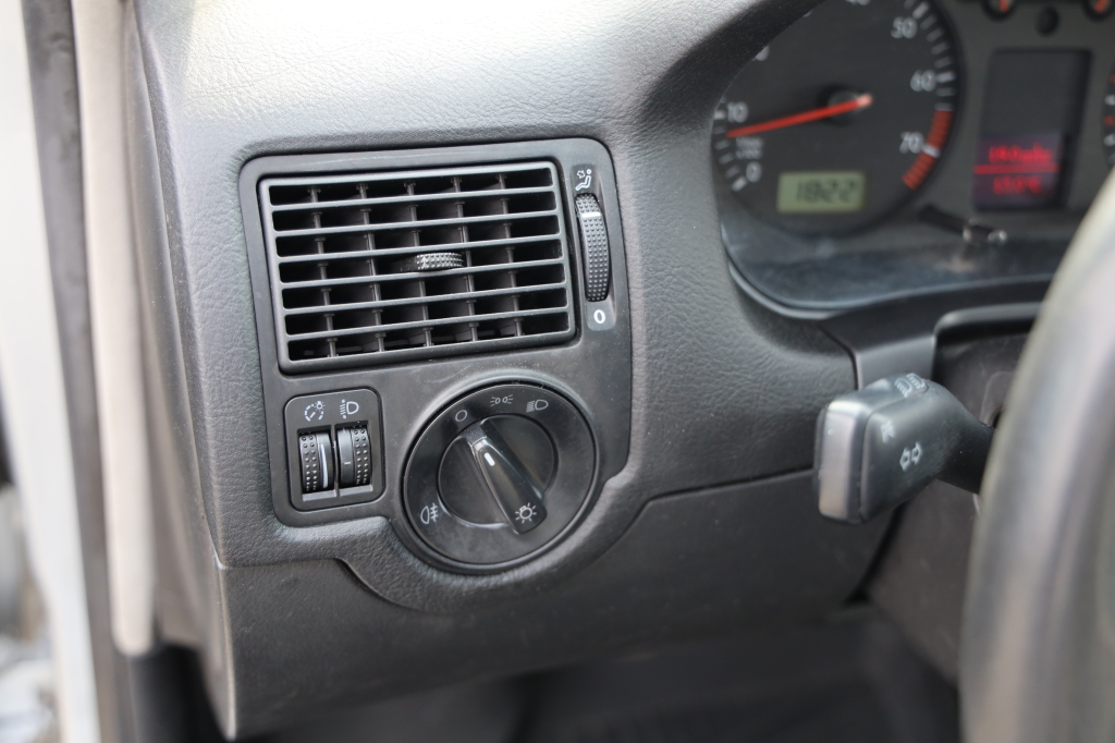 Volkswagen Golf 2001 photo 16