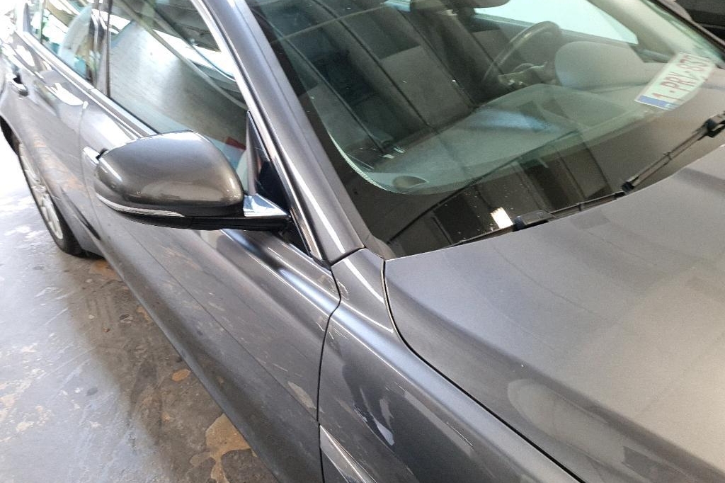 Jaguar XE 2016 photo 30