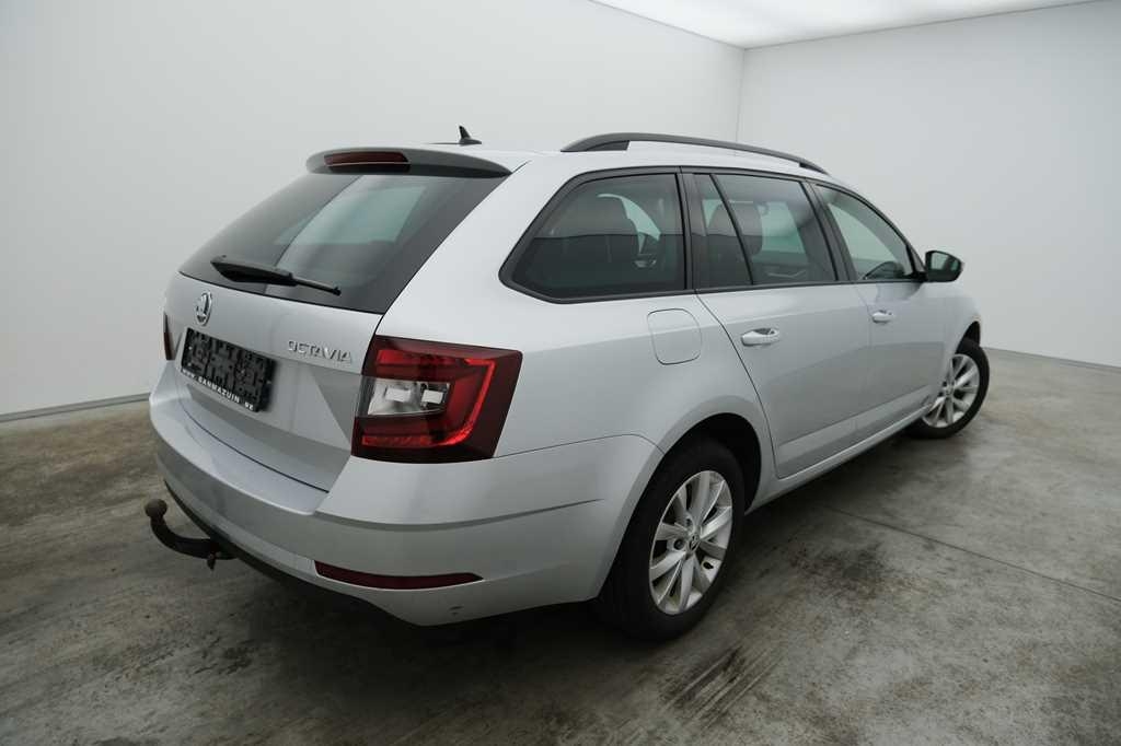 Skoda Octavia Combi 2019 фото 4