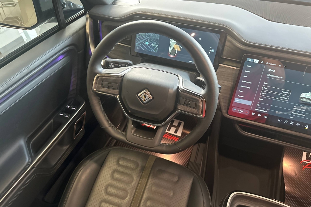 Rivian R1S 2023 photo 15