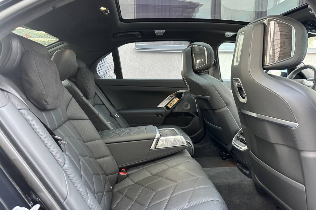 BMW i7 2023 photo 21