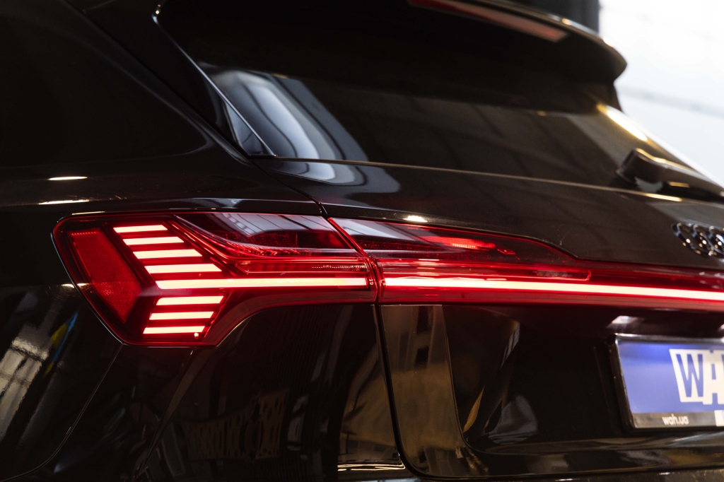 Audi e-tron 55 quattro 2019 фото 12