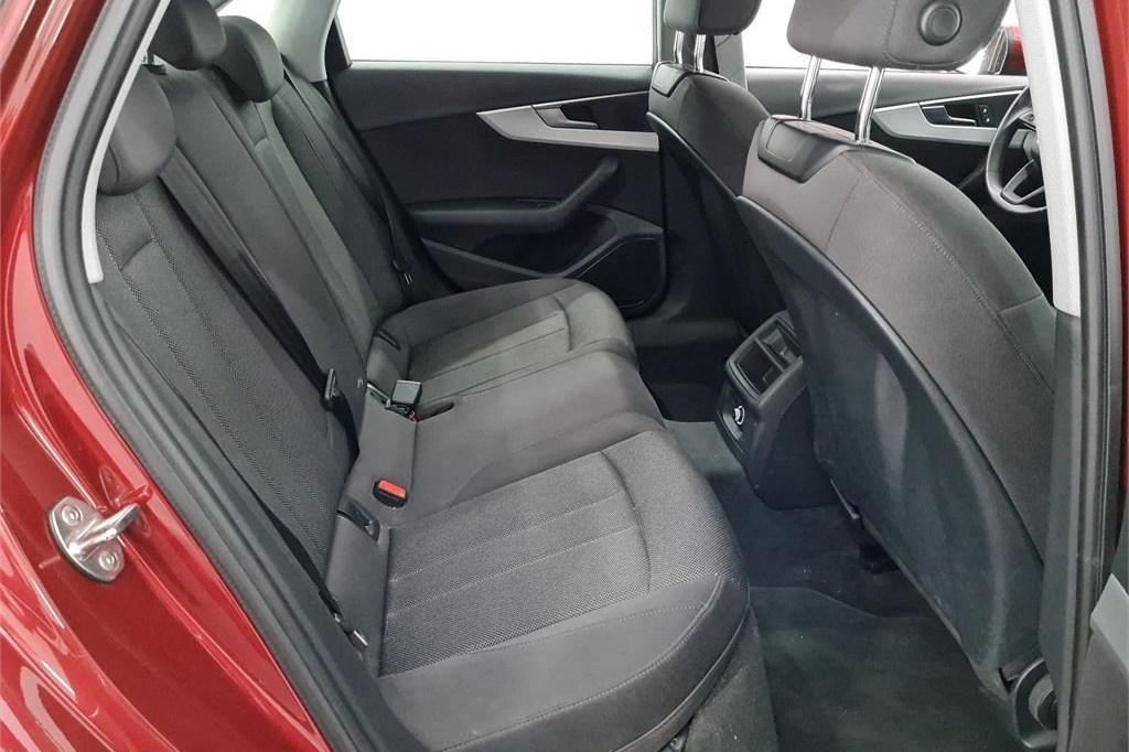 Audi A4 2017 фото 1