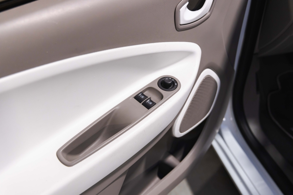 Renault Zoe 2018 фото 11