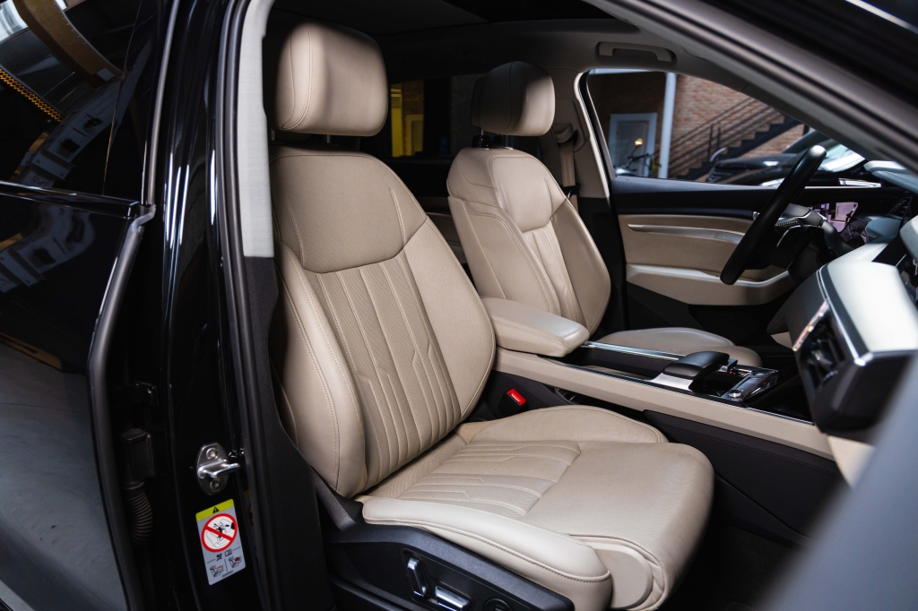 Audi e-tron 55 quattro 2019 фото 33