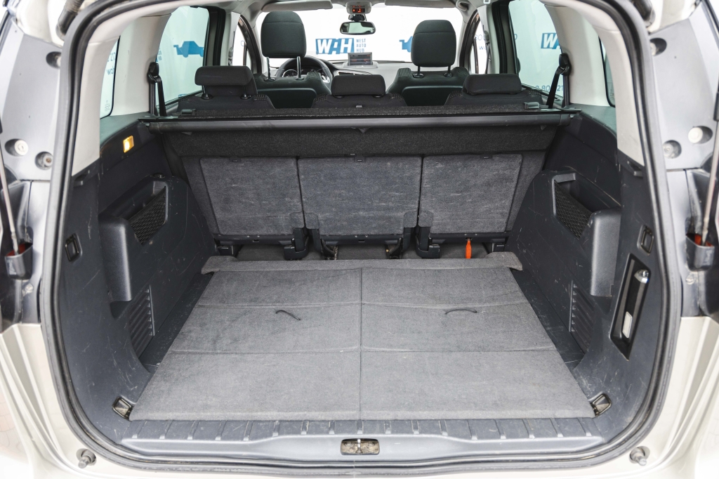 Peugeot 5008 2012 photo 38