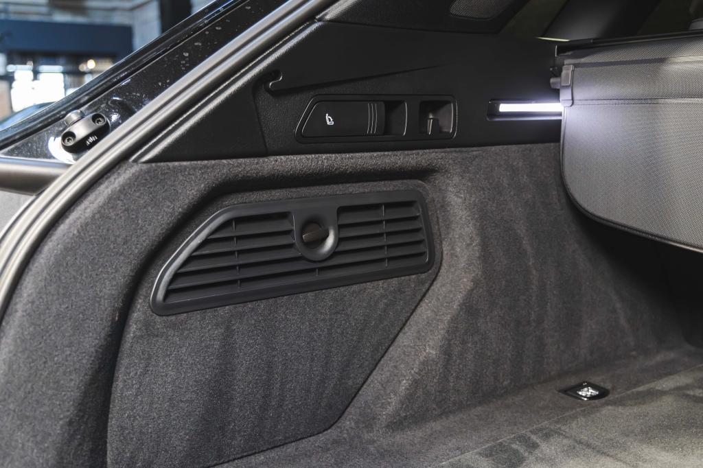 Audi e-tron 2020 фото 39