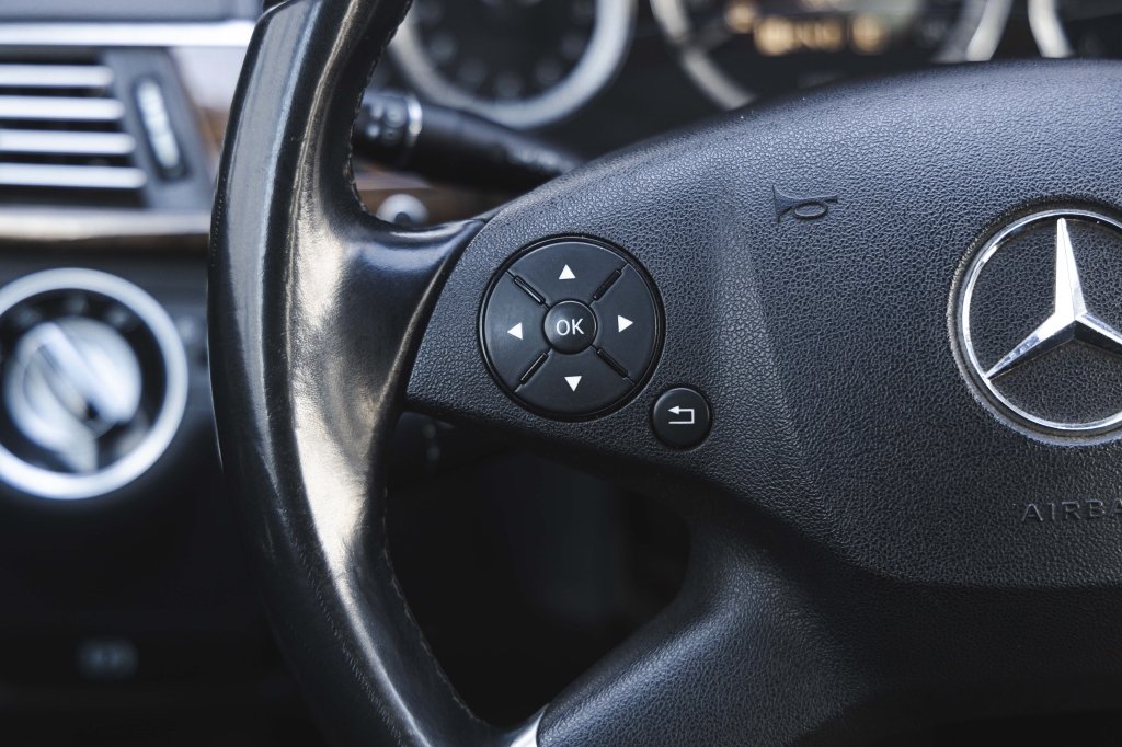 Mercedes-Benz E-Class 2010 фото 23