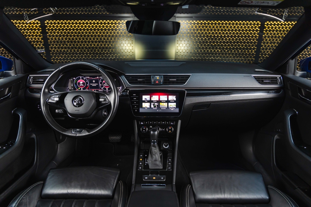 Skoda Superb Plug In Hybrid 2020 фото 32
