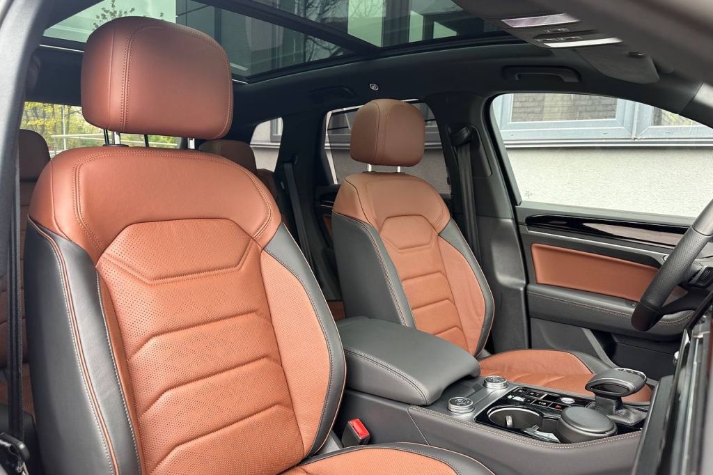 Volkswagen Touareg R-line Platinum 2024 фото 14