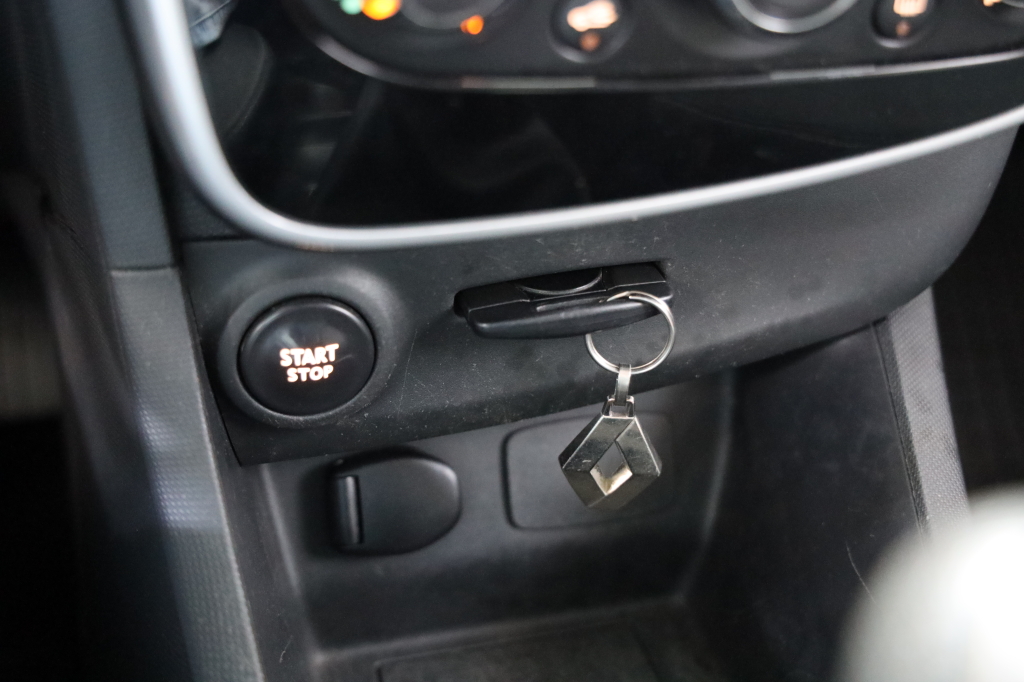 Renault Clio 2015 фото 12