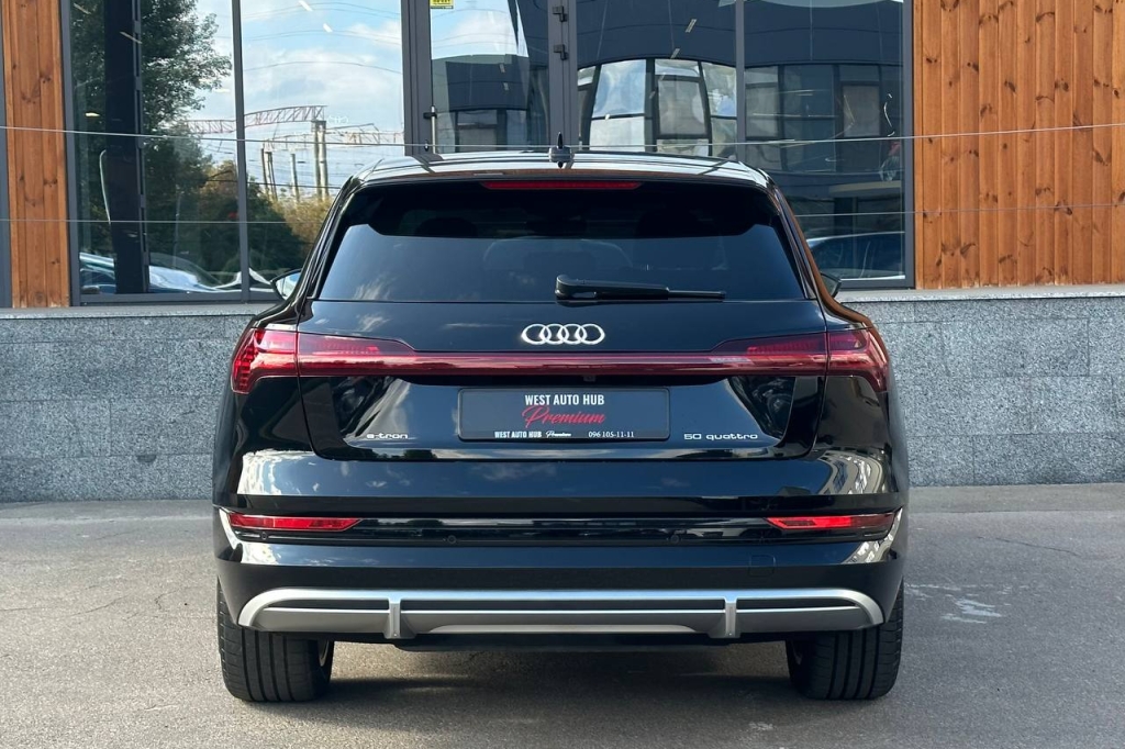 Audi e-tron 71 kWh  Quattro S-Line  2021 photo 4