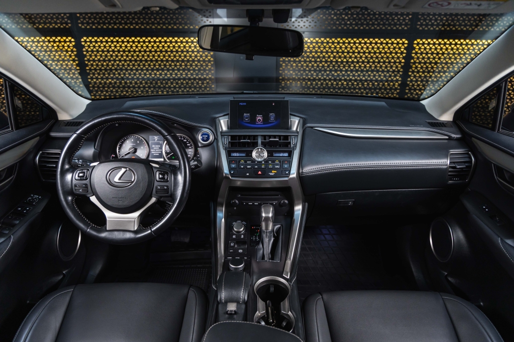 Lexus NX 300H 2016 фото 17