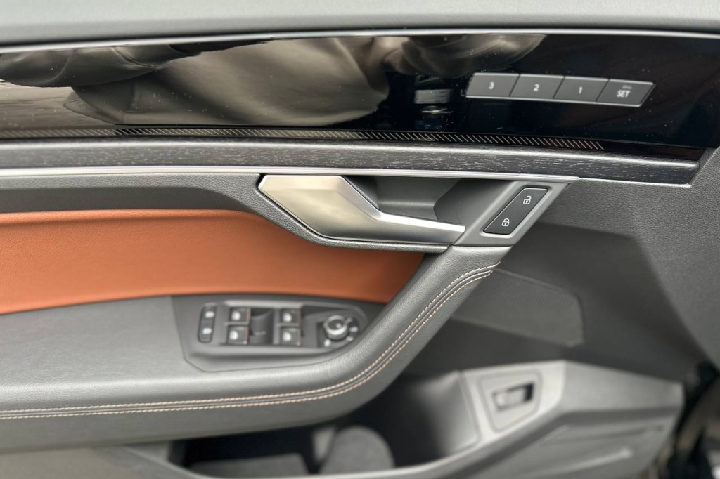 Volkswagen Touareg R-line Platinum 2024 фото 9