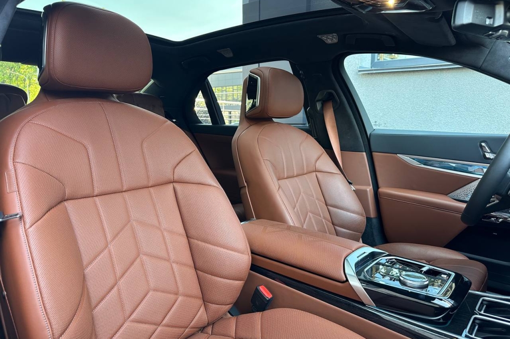 BMW 740 2023 фото 17