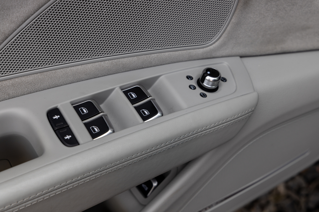 Audi A8 2014 фото 34