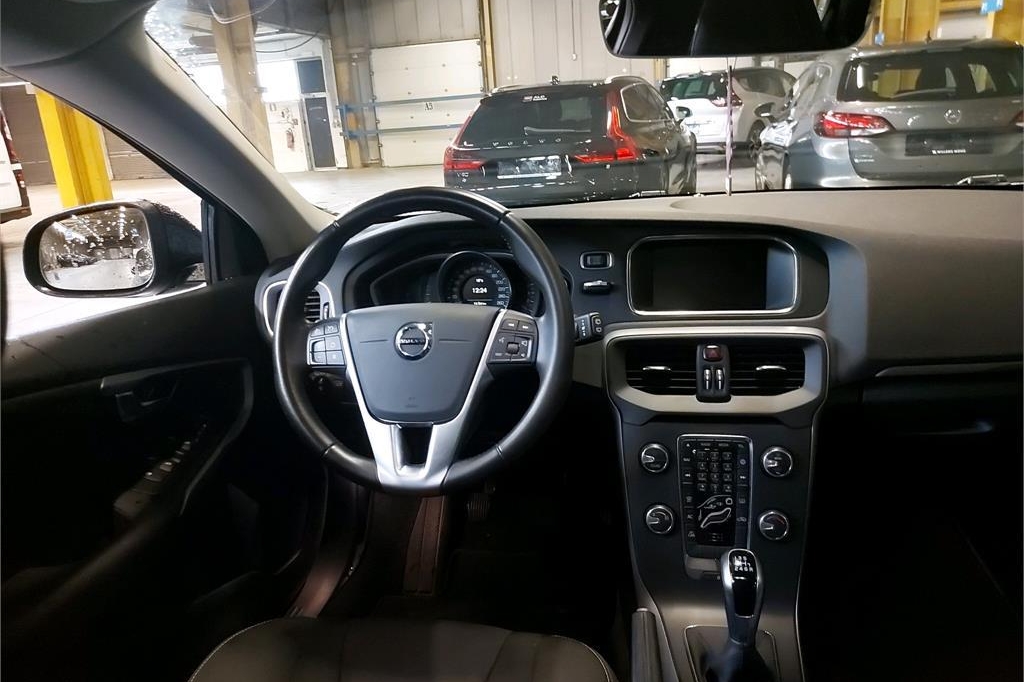 Volvo V40 2019 photo 2