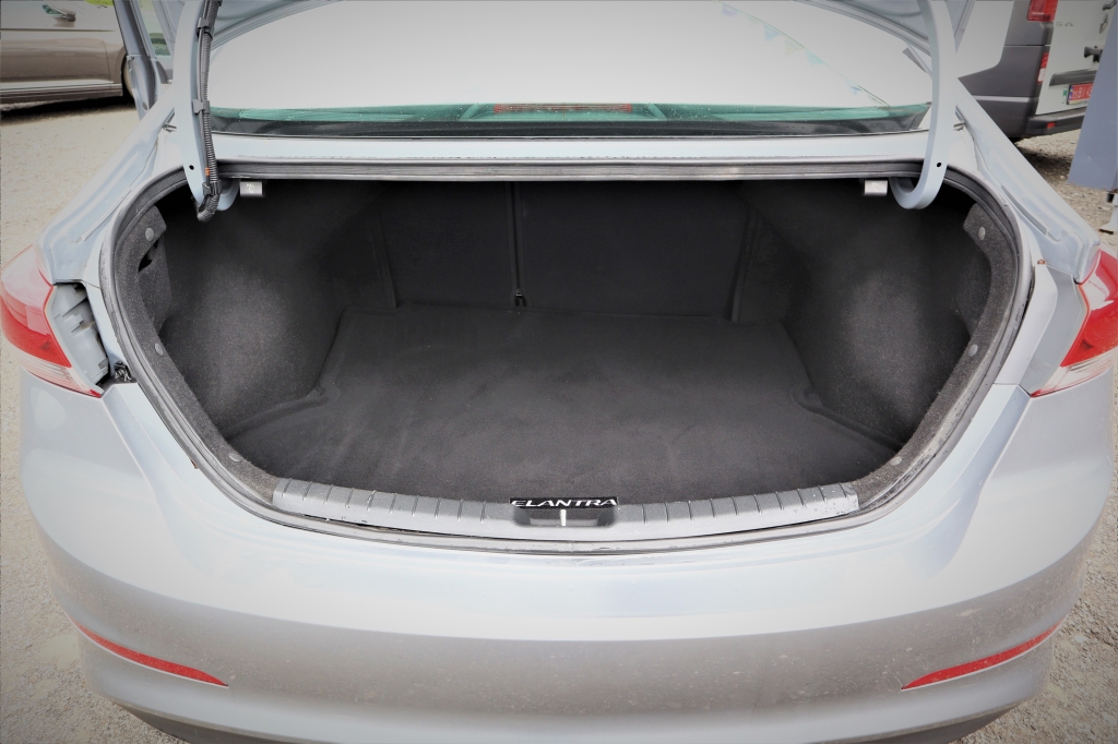 Hyundai Elantra SE 2017 фото 13