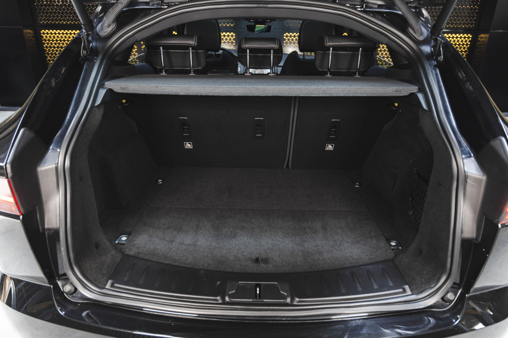 Jaguar E-Pace 2018 фото 40