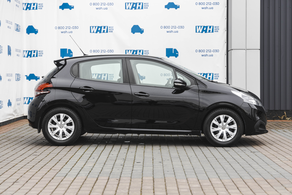 Peugeot 208 2017 фото 4