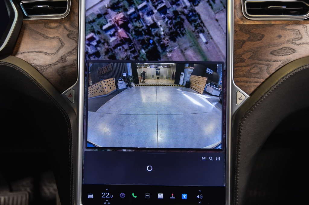 Tesla Model X 75D 2017 фото 25