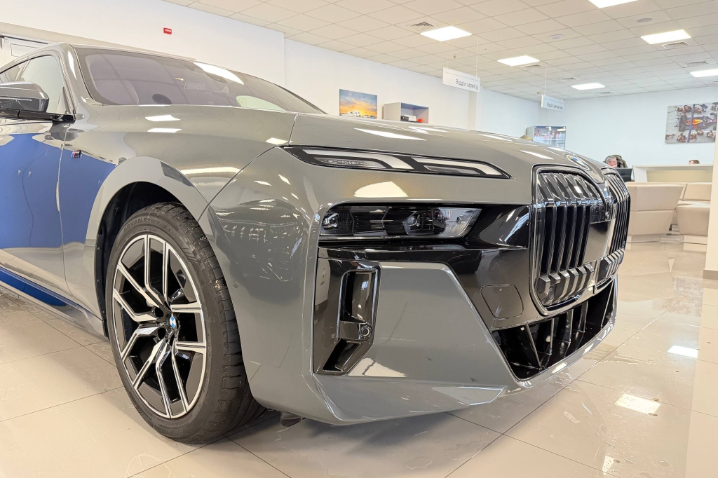 BMW i7 2024 фото 2