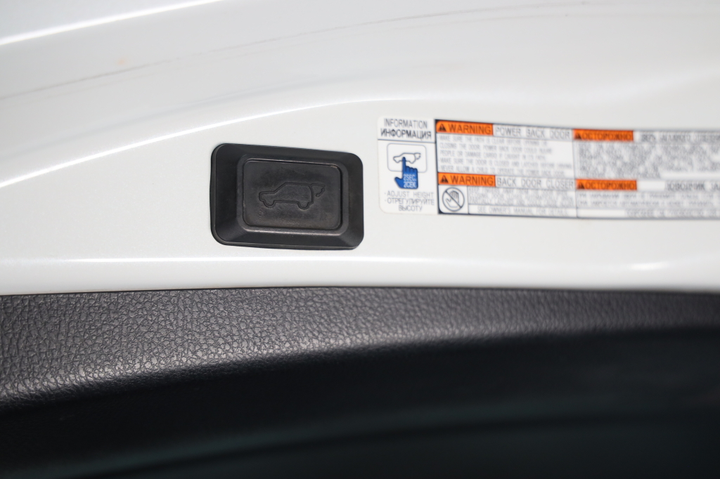 Toyota RAV4 2017 фото 43