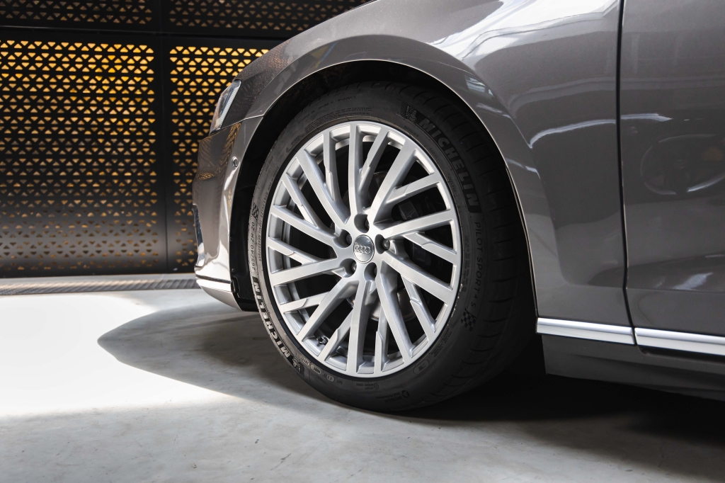 Audi A8 L 2018 фото 2