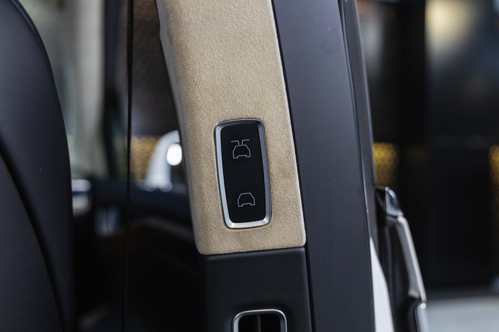 Tesla Model X 75D 2017 фото 33