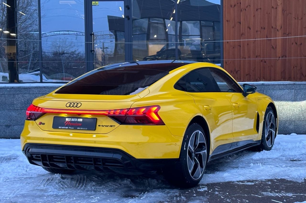 Audi RS e-tron GT 2021 фото 5