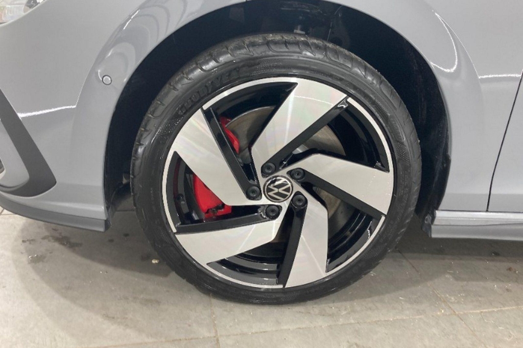 Volkswagen Golf GTI 2021 фото 2