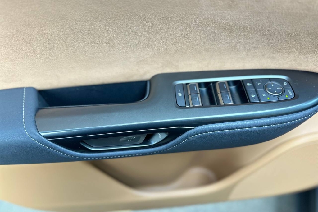 Lexus RZ 450e 2023 photo 10