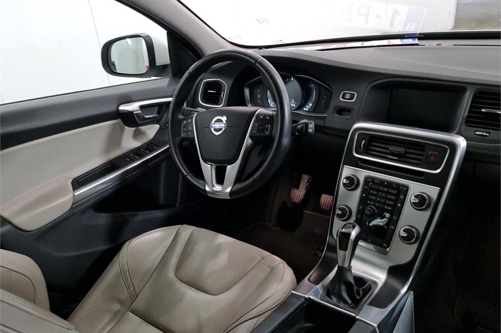 Volvo V60 2016 фото 1