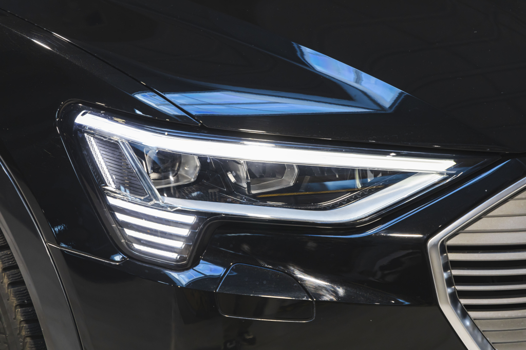 Audi e-tron 2020 фото 6