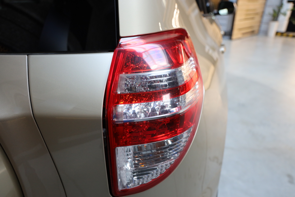 Toyota RAV4 2011 photo 9