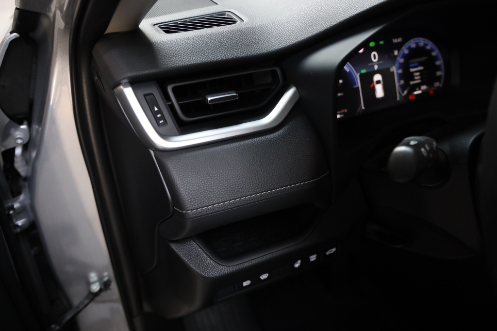 Toyota RAV4 2023 фото 14