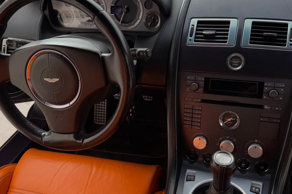 Aston Martin V8 Vantage 2006 фото 7