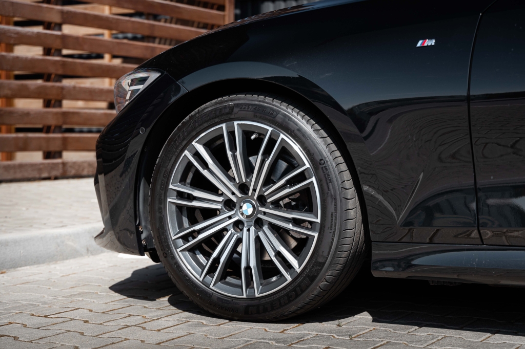 BMW 3 Series 320d 2019 фото 10