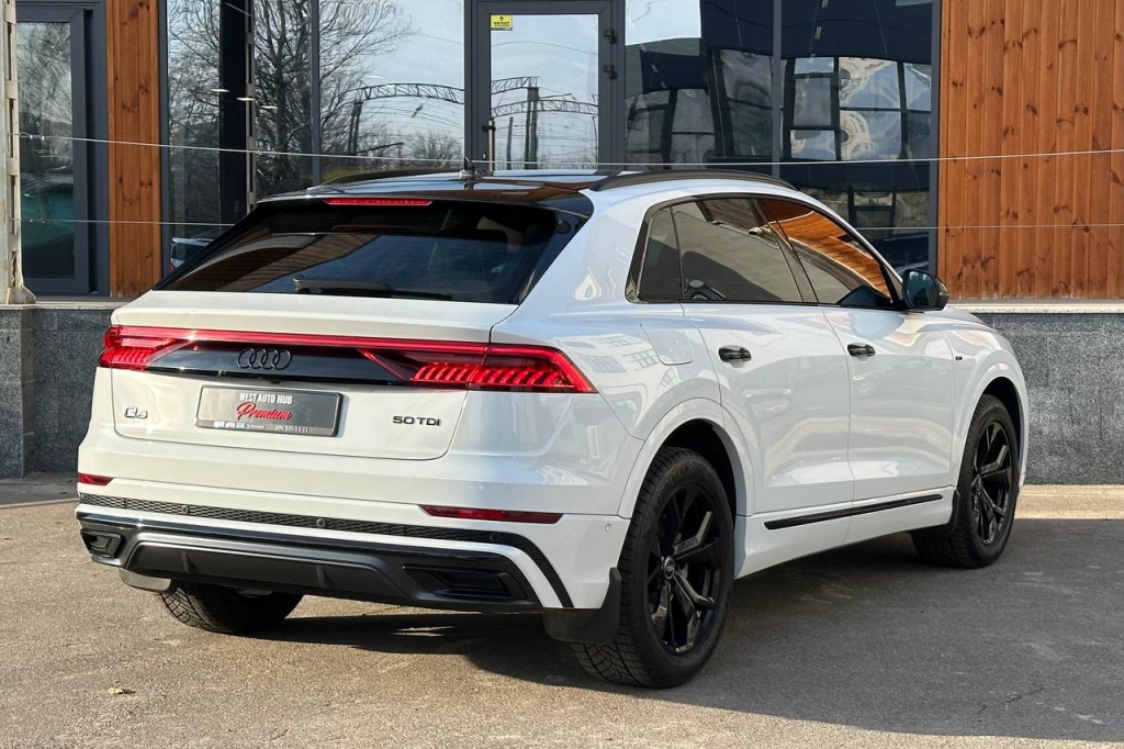 Audi Q8 50 TDI 2021 фото 7