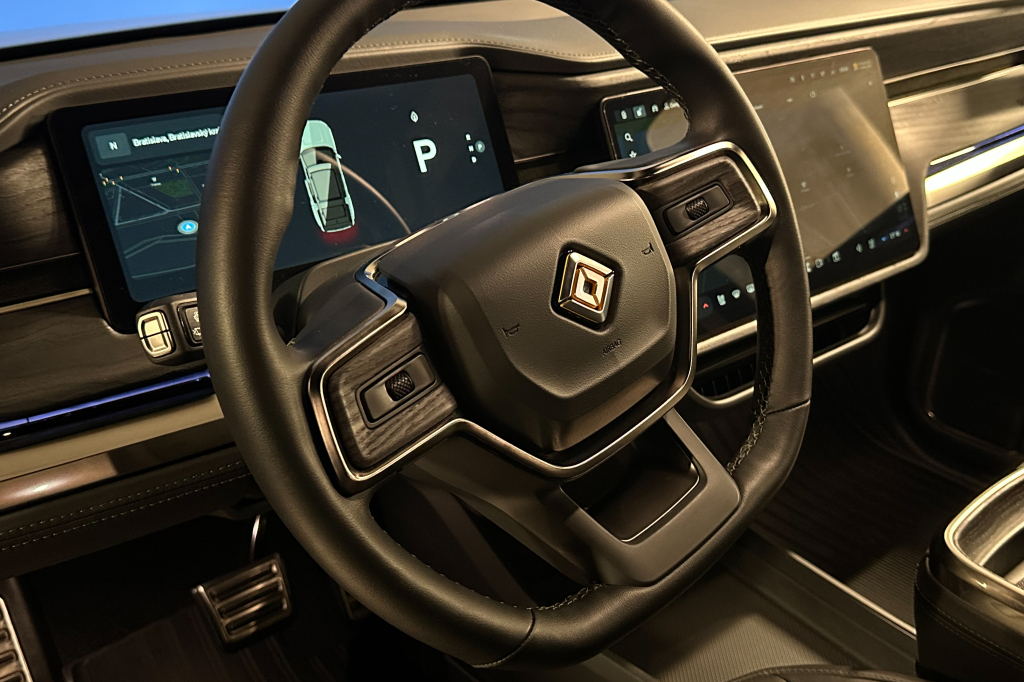 Rivian R1S 2023 photo 16