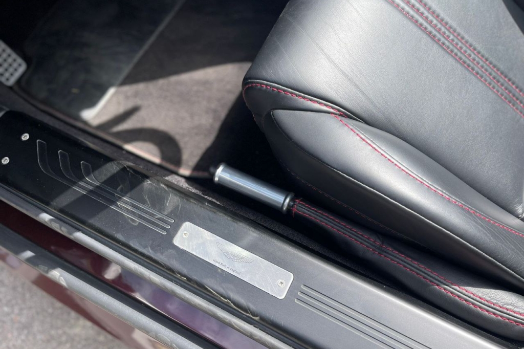 Aston Martin V8 Vantage S 2017 photo 8