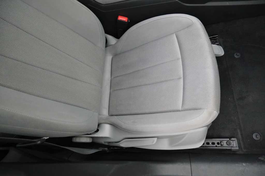 Audi A4 2017 фото 38