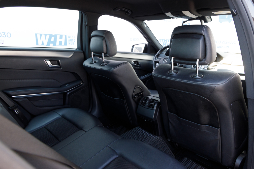 Mercedes-Benz  E220 2013 photo 21