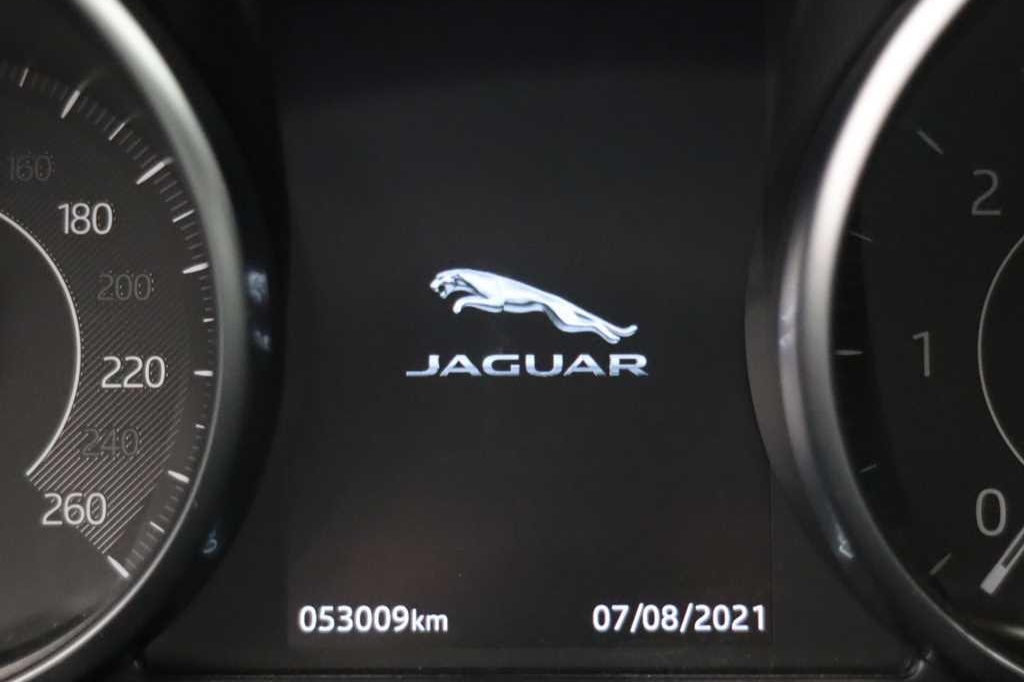 Jaguar E-Pace 2018 фото 2